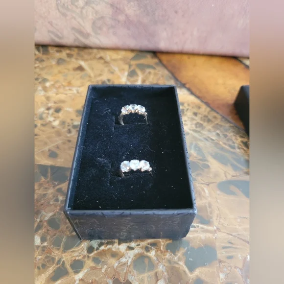 Elegant Earrings Set - Picture 3 of 4